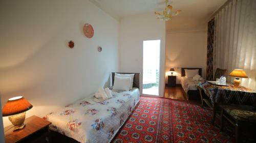 Hostal Qutlug Qadam Guest House
