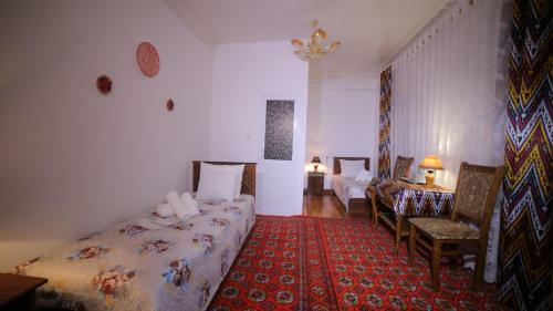 Hostal Qutlug Qadam Guest House