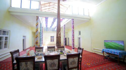 Hostal Qutlug Qadam Guest House