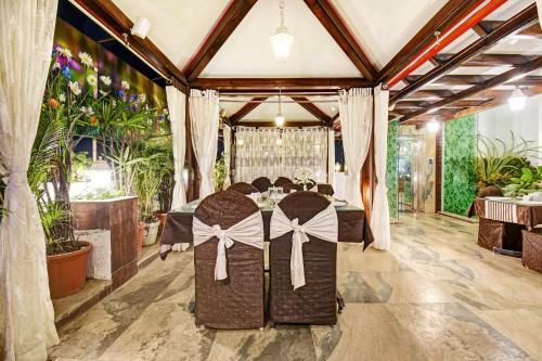 Townhouse Oak Hotel Hillview
