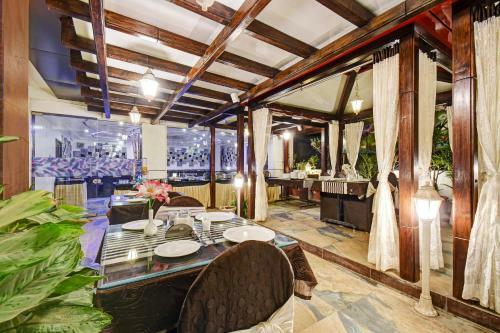 Townhouse Oak Hotel Hillview