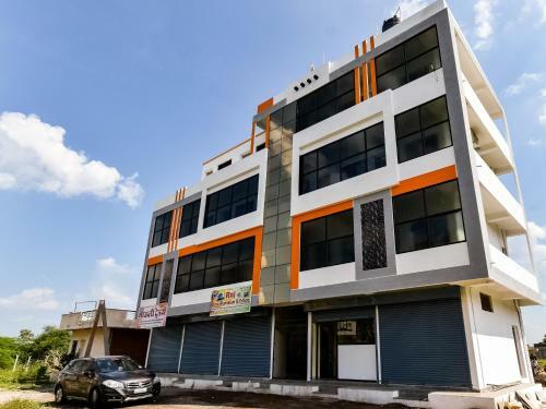 Oyo 75434 Hotel Everest Inn