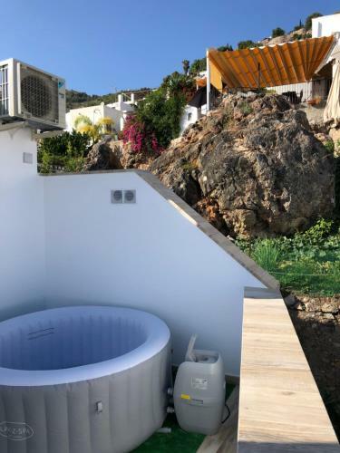 Cerezo's House Terrace & Jacuzzi