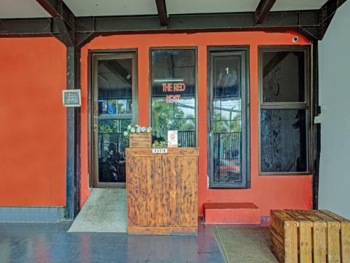 Hotel Oyo 3883 The Red