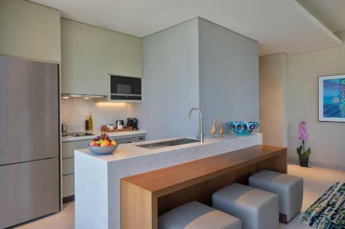 Doubletree By Hilton Sharjah Waterfront Hotel And Residences