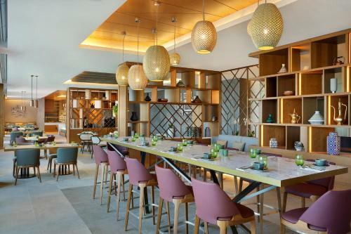 Doubletree By Hilton Sharjah Waterfront Hotel And Residences