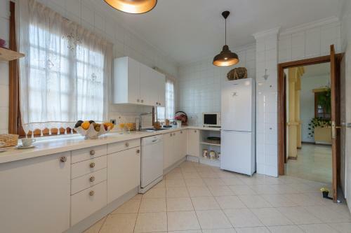 Villa The Yellow House Climatized Pool - Solarium - Parking