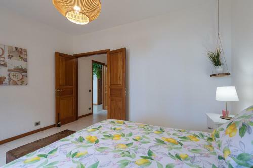 Villa The Yellow House Climatized Pool - Solarium - Parking