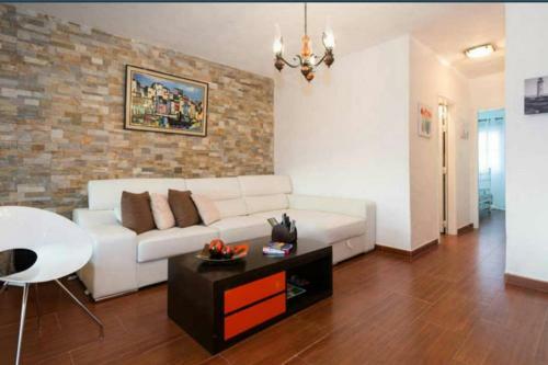 North Cliff Apartment *the Ocean Beneath Your Feet*