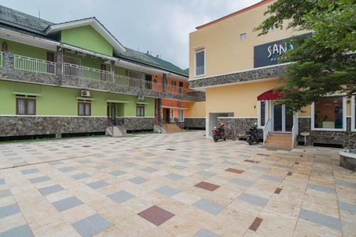 Hotel Sans Resort Parung Bogor