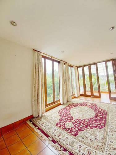 Villa Muslim Yuni Syahla Holiday Home