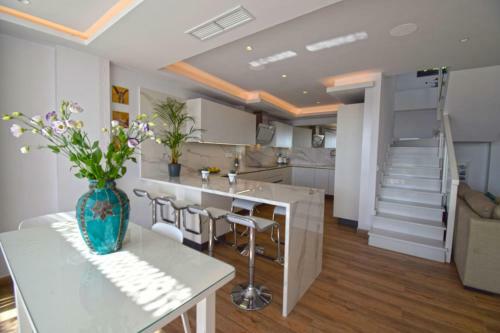 Villa Stunning, Luxury Home In Gaucin Town, Heated Pool