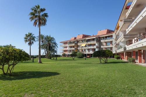 Gavamar Castelldefels Beachfront Apartment- Direct Access To The Beach