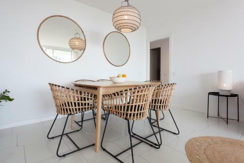 Gava Mar- Castelldefels Beachfront Apartment- Direct Access To The Beach