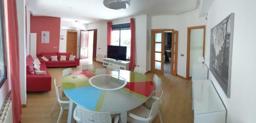 Villahuerta,es Pool And Jacuzzi, Just For Quiet People