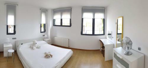Villahuerta,es Pool And Jacuzzi, Just For Quiet People