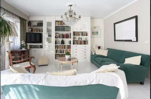 Gran Adosado En Zona Tranquila Con Piscina Privada
