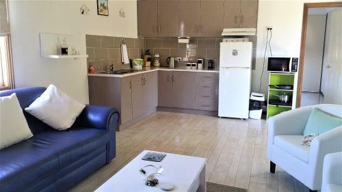 Must Love Dogs B&B & Self Contained Cottage