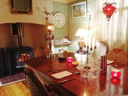 Must Love Dogs B&B & Self Contained Cottage