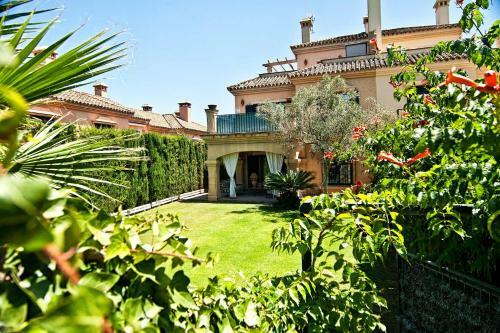 Villa Maria Your Luxury Retreat With A Quiet Pool