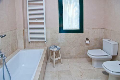 Villa Maria Your Luxury Retreat With A Quiet Pool
