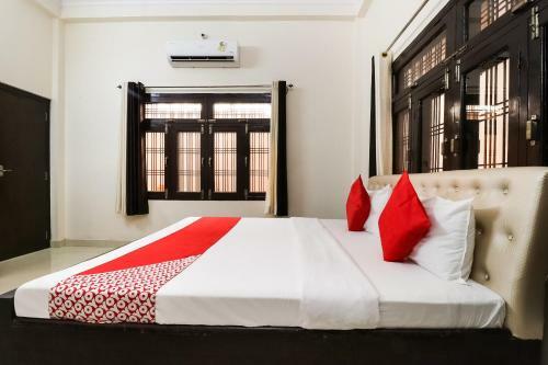 Oyo Flagship 45992 Hotel Royal