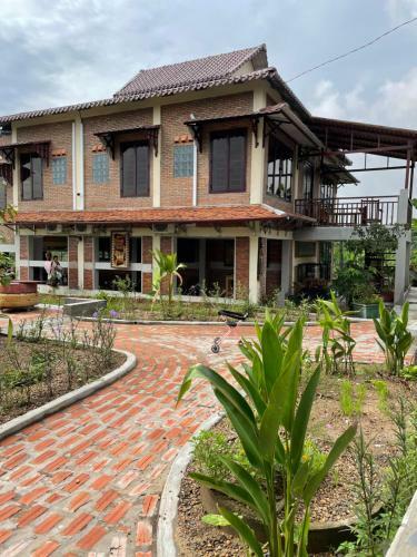 Silk Island Homestay