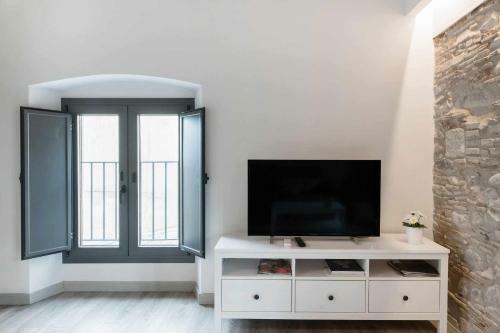 Revitalized Downtown Apartment In Historical Building