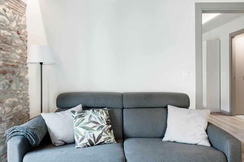 Revitalized Downtown Apartment In Historical Building