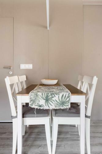 Revitalized Downtown Apartment In Historical Building