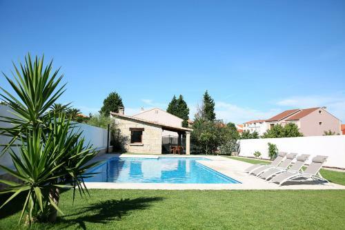 Casa Rural Con Piscina Vi�a De Millan