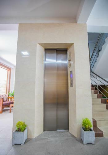 Hotel Maple Tree Residencies