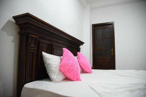 8 Bedroom Villa With A Pool In Downsouth,sri Lank