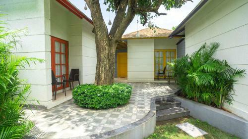 Hotel Nirva Resort