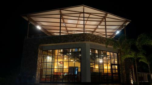 Hotel Nirva Resort