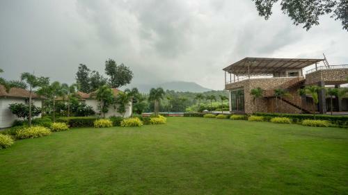 Hotel Nirva Resort