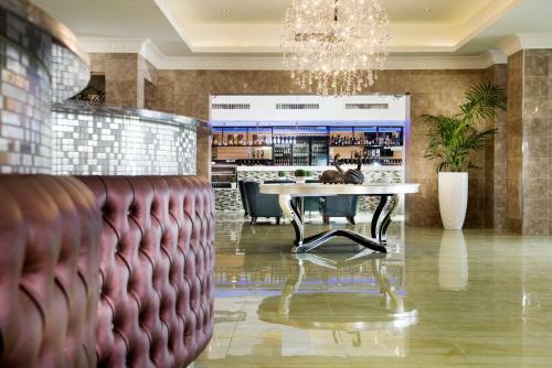 International On The Water Hotel