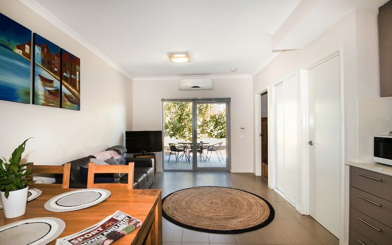 Aparthotel Airport Apartments By Aurum