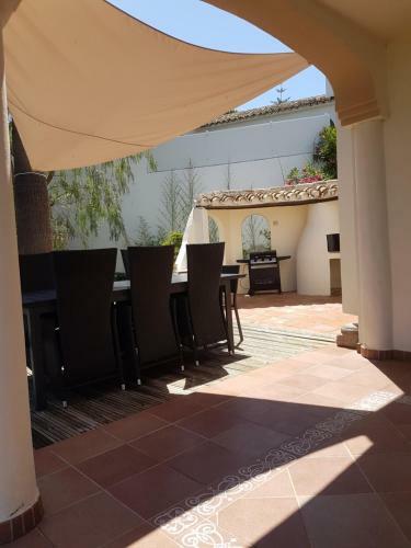 Super Villa With Private Pool And Good Location