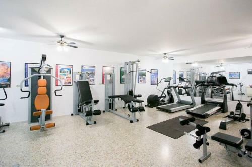 Jacuzzi Golf Pools Spa Gym Restaurants Wifi Tennis