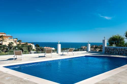 Top Renovated Villa With Sea-view And Heated Pool