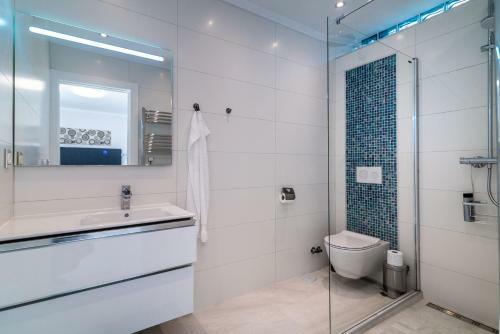 Top Renovated Villa With Sea-view And Heated Pool
