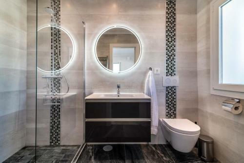 Top Renovated Villa With Sea-view And Heated Pool
