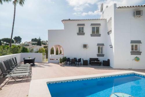 049 - Modern & Spacious Holiday Villa With Private Pool