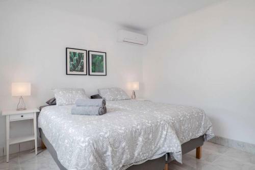 049 - Modern & Spacious Holiday Villa With Private Pool