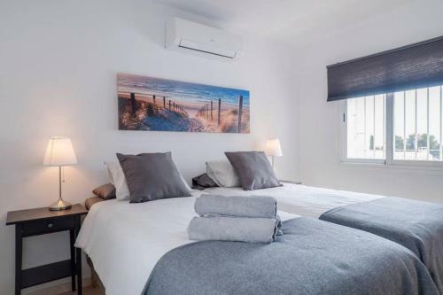 049 - Modern & Spacious Holiday Villa With Private Pool