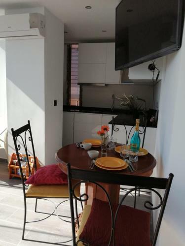 Hostal Apartamento Las Palmeras Front Sea View