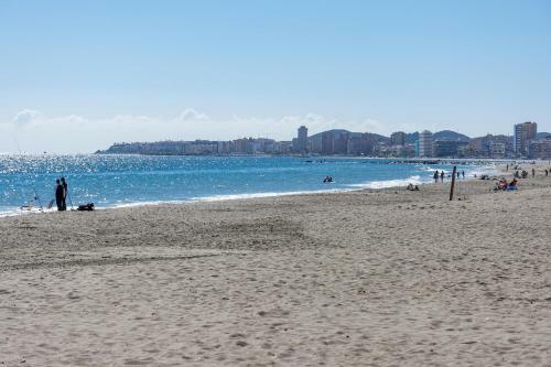 Hig- Modern Apartment Stunning Views, Next To Beach