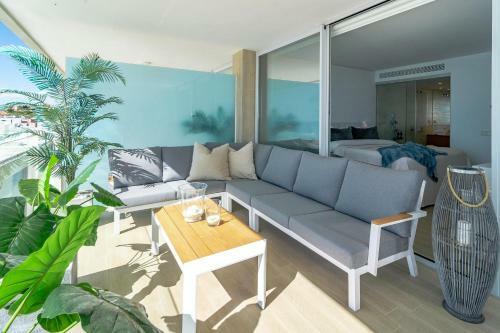 Hig- Modern Apartment Stunning Views, Next To Beach