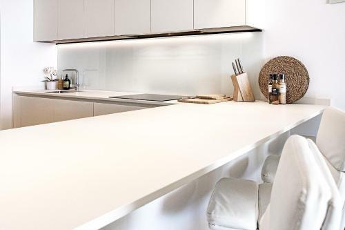 Hig- Modern Apartment Stunning Views, Next To Beach